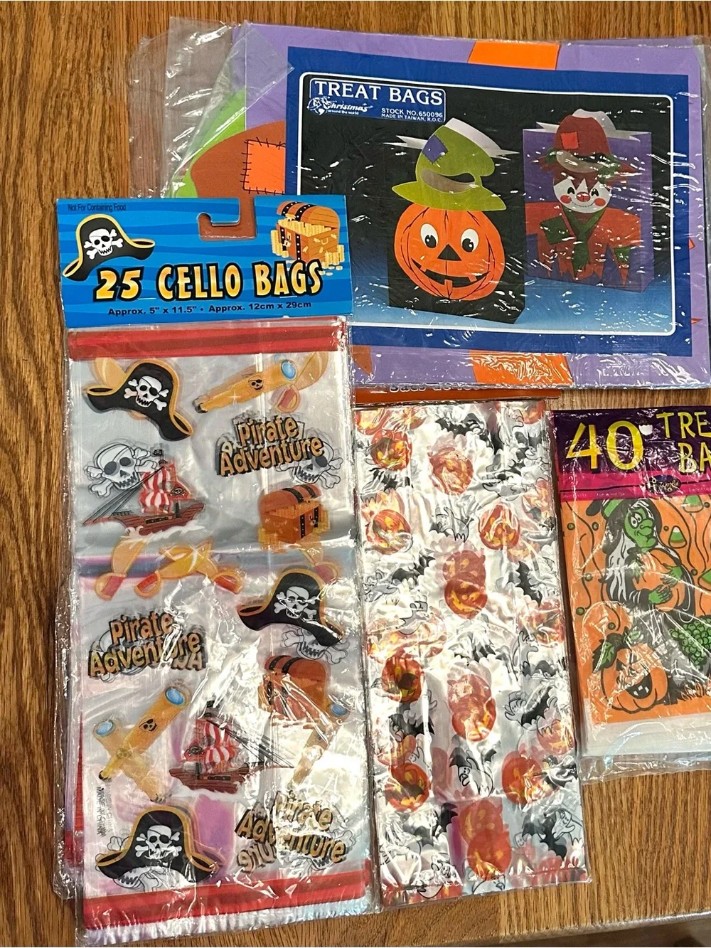 Vintage NOS Treat Bags Halloween Pumpkin Witches Scarecrow Design